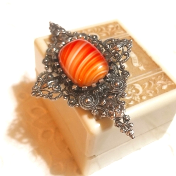 𝅺1930s Rare Porphyry Glass Cut Steel Filigree Brooch - Picture 3 of 6